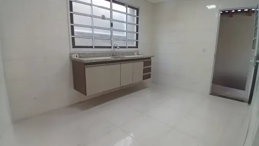 Foto 1 de Casa com 3 Quartos para alugar, 110m² em Jardim Maria Augusta, Taubaté