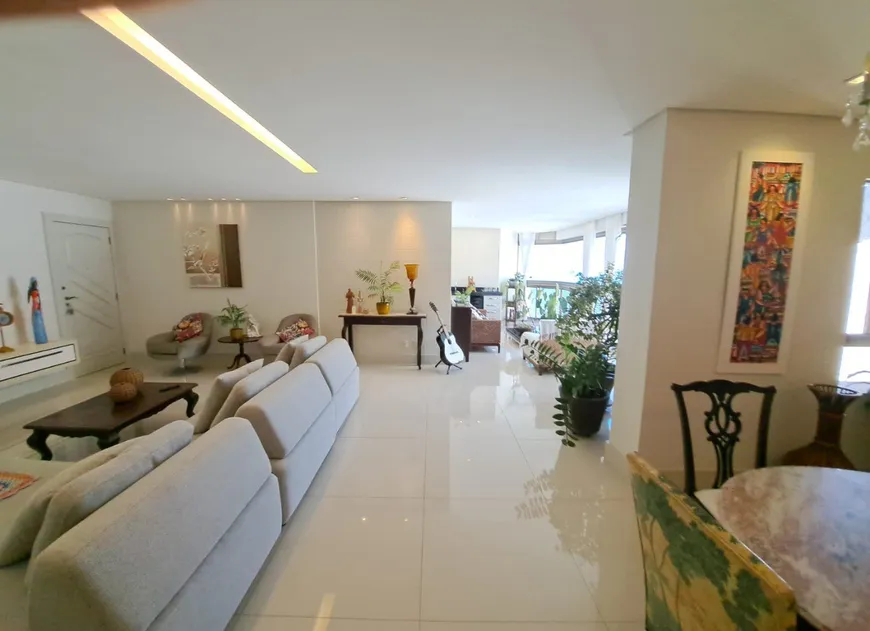 Foto 1 de Apartamento com 4 Quartos à venda, 180m² em Itapuã, Vila Velha