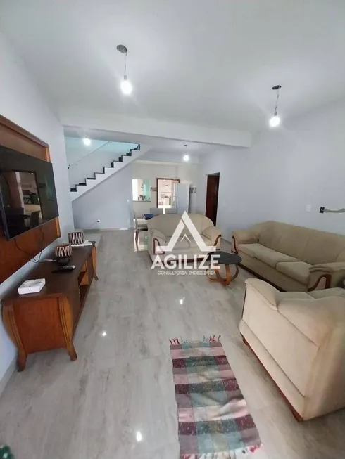 Foto 1 de Casa com 5 Quartos à venda, 250m² em Cidade Praiana, Rio das Ostras