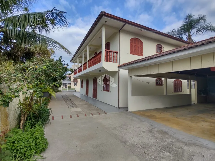 Foto 1 de Casa com 7 Quartos à venda, 300m² em Canasvieiras, Florianópolis