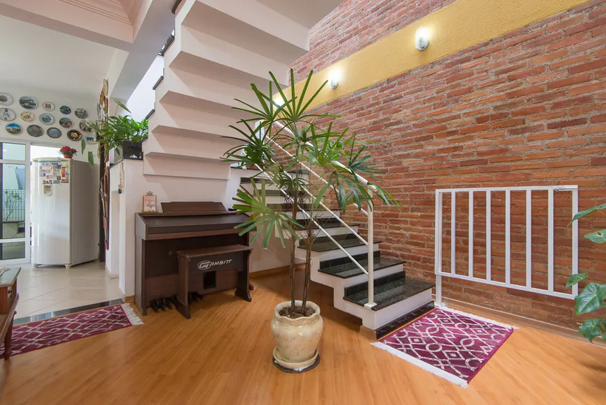 Foto 1 de Casa com 4 Quartos para venda ou aluguel, 324m² em Vila Izabel, Curitiba