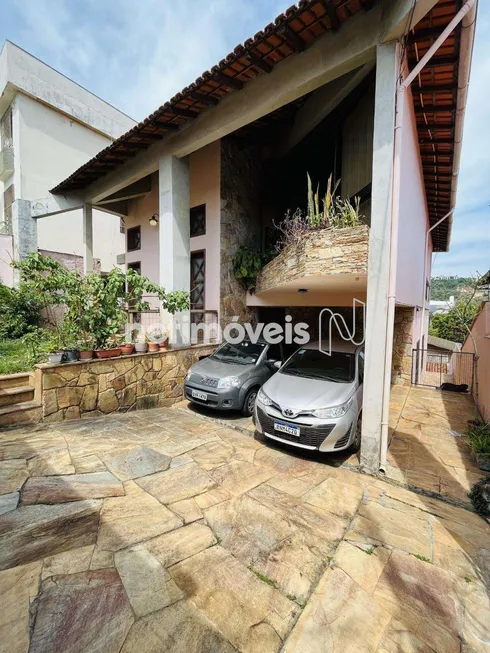 Foto 1 de Casa com 4 Quartos à venda, 340m² em Alto dos Caiçaras, Belo Horizonte