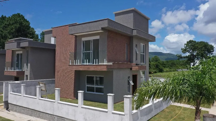 Foto 1 de Sobrado com 3 Quartos à venda, 123m² em São João do Rio Vermelho, Florianópolis