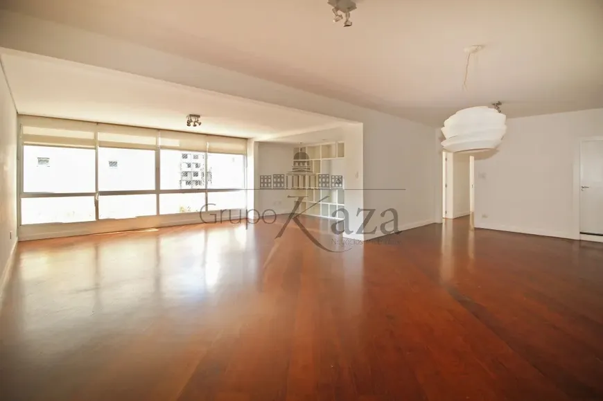 Foto 1 de Apartamento com 3 Quartos à venda, 240m² em Jardim Paulista, São Paulo