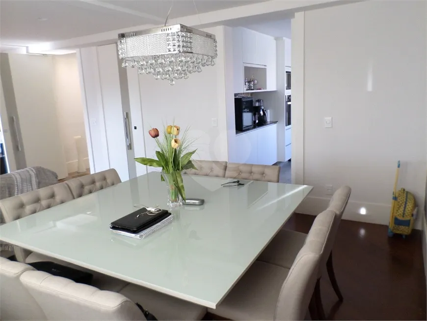 Foto 1 de Apartamento com 4 Quartos à venda, 202m² em Vila Sônia, São Paulo