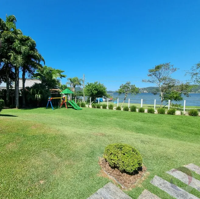 Foto 1 de Casa de Condomínio com 3 Quartos à venda, 165m² em Lagoa da Conceição, Florianópolis