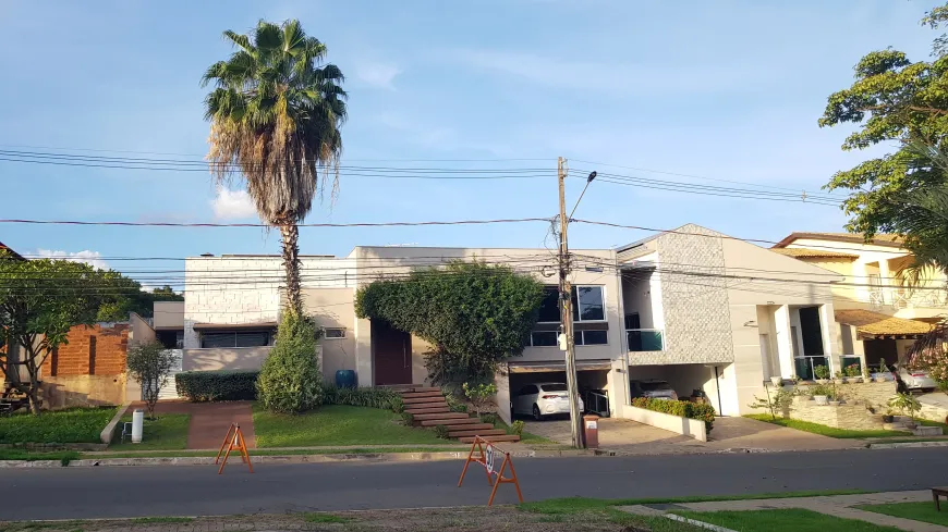 Foto 1 de Casa de Condomínio com 3 Quartos para alugar, 308m² em Rodoviária Parque, Cuiabá