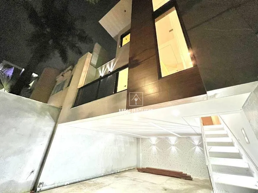 Foto 1 de Casa de Condomínio com 3 Quartos à venda, 187m² em Santa Rosa, Belo Horizonte