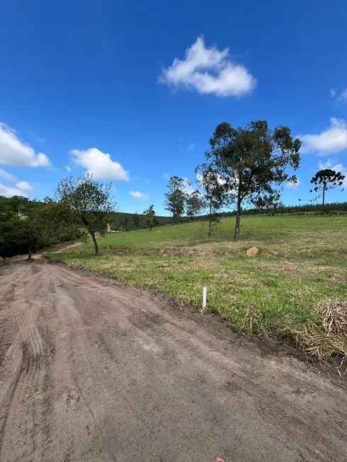 Foto 1 de Lote/Terreno à venda, 600m² em Aluminio, Alumínio