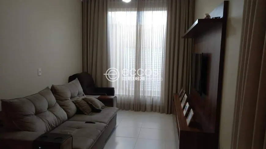 Foto 1 de Casa com 3 Quartos à venda, 210m² em Alto Umuarama, Uberlândia