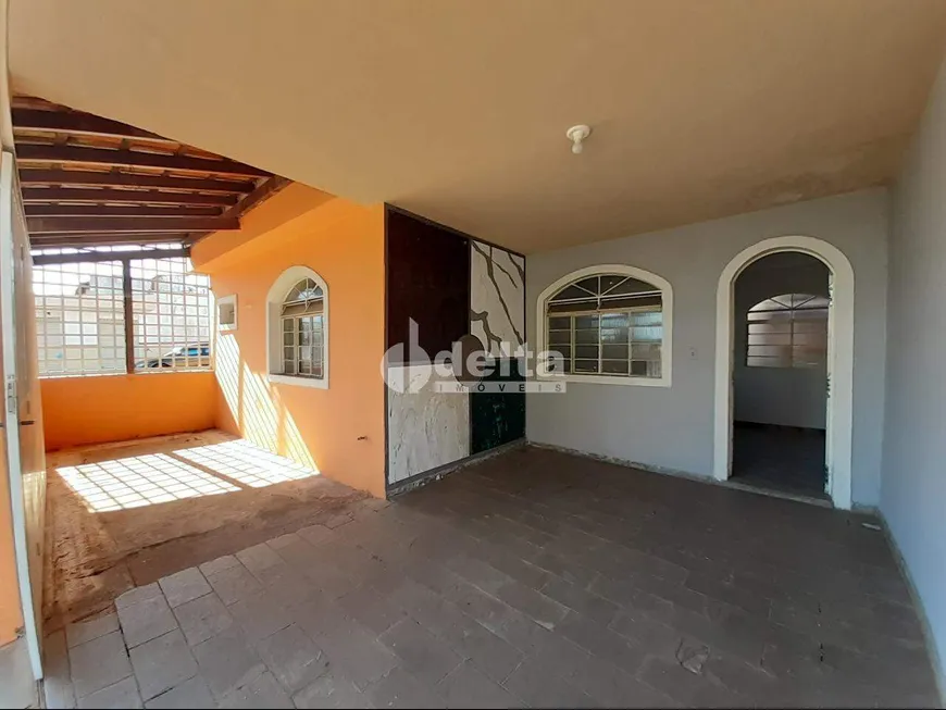 Foto 1 de Casa com 3 Quartos à venda, 120m² em Daniel Fonseca, Uberlândia
