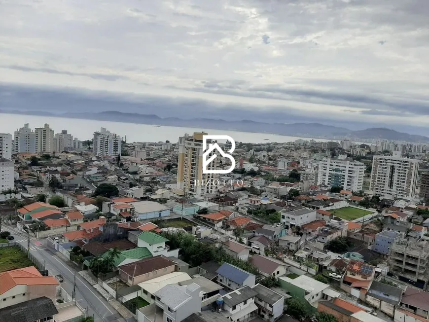 Foto 1 de Apartamento com 2 Quartos à venda, 80m² em Barreiros, São José