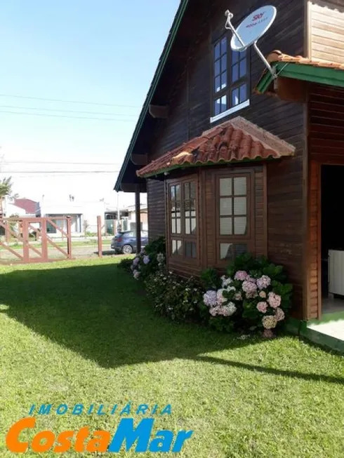 Foto 1 de Casa com 2 Quartos à venda, 130m² em Centro, Tramandaí