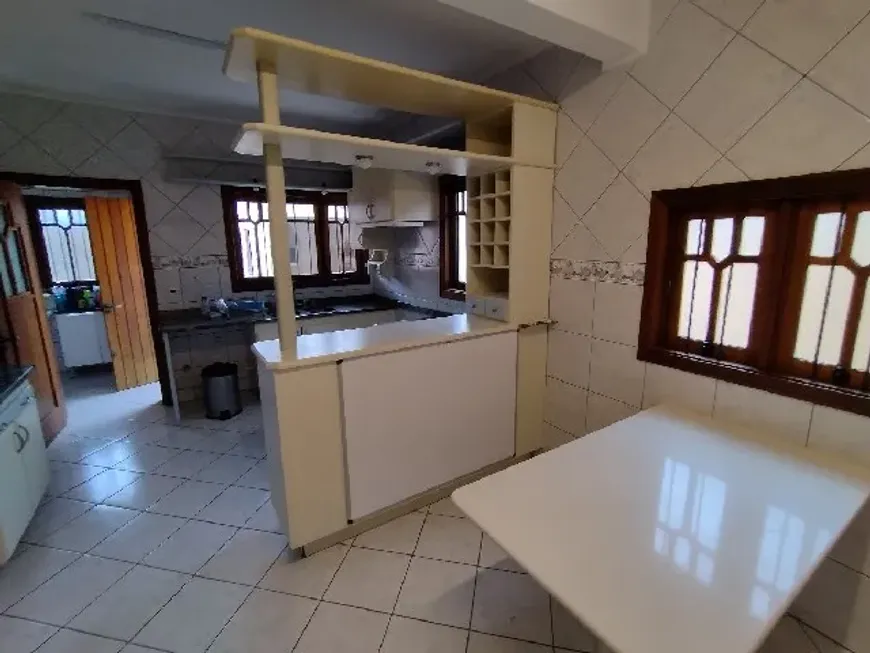 Foto 1 de Casa com 3 Quartos à venda, 314m² em Santa Fé, Porto Alegre