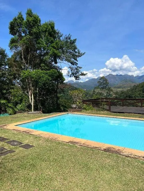 Foto 1 de Casa de Condomínio com 5 Quartos à venda, 240m² em Araras, Petrópolis