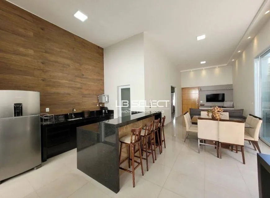 Foto 1 de Casa com 3 Quartos à venda, 200m² em Alto Umuarama, Uberlândia