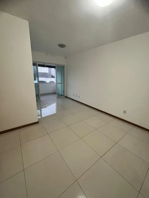 Foto 1 de Apartamento com 3 Quartos para alugar, 74m² em Recreio Ipitanga, Lauro de Freitas