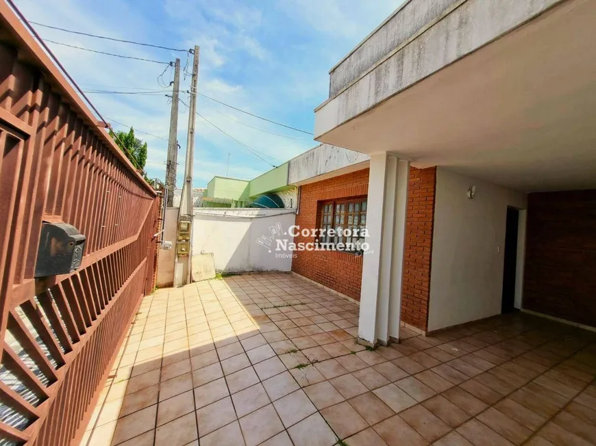 Foto 1 de Casa com 2 Quartos à venda, 136m² em Jardim Mesquita, Jacareí