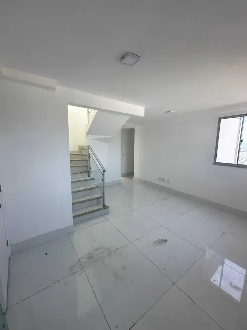 Foto 1 de Cobertura com 3 Quartos para alugar, 180m² em Cabral, Contagem