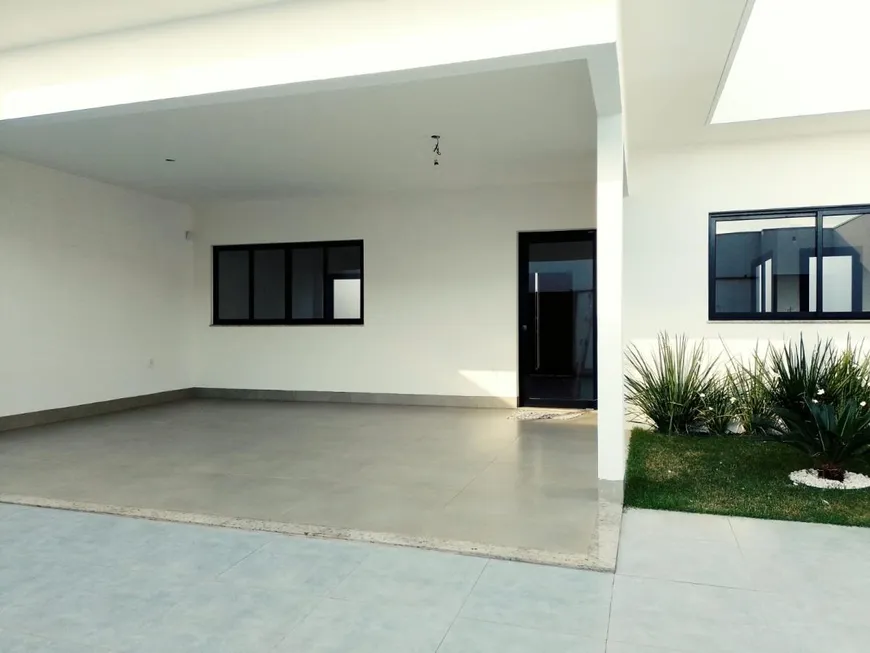 Foto 1 de Casa com 3 Quartos à venda, 138m² em Laranjeiras, Uberlândia