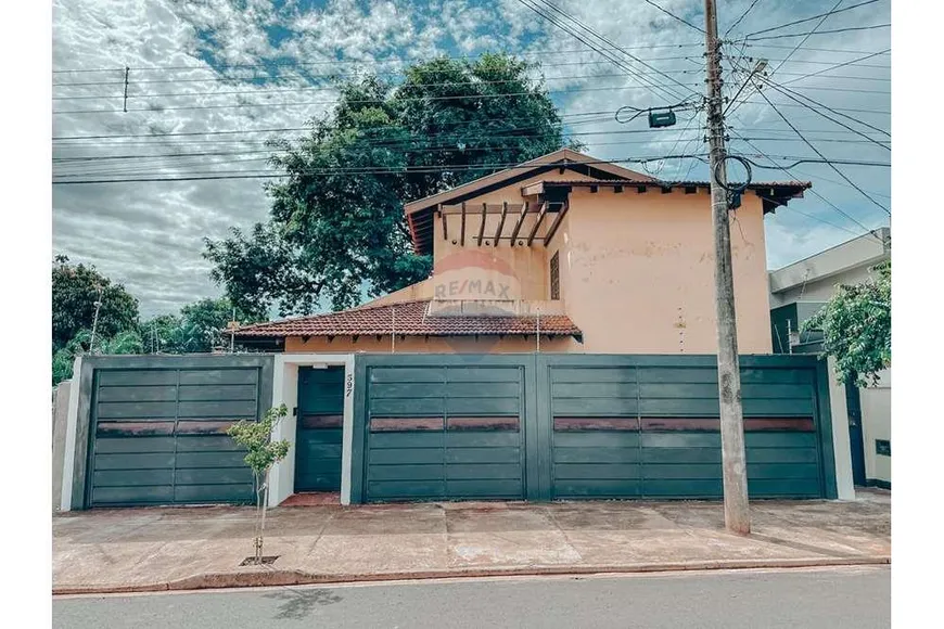 Foto 1 de Sobrado com 4 Quartos à venda, 336m² em Parque Residencial Rita Vieira, Campo Grande