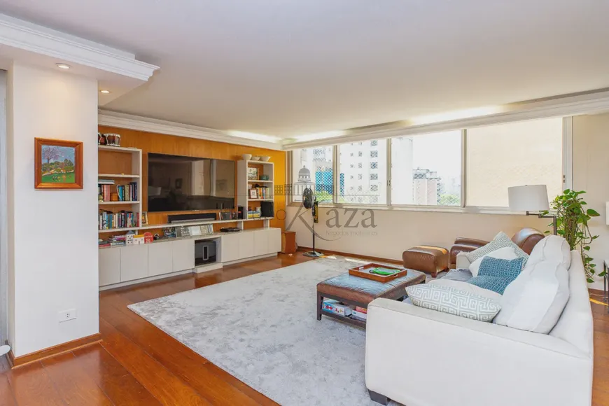 Foto 1 de Apartamento com 3 Quartos à venda, 331m² em Itaim Bibi, São Paulo
