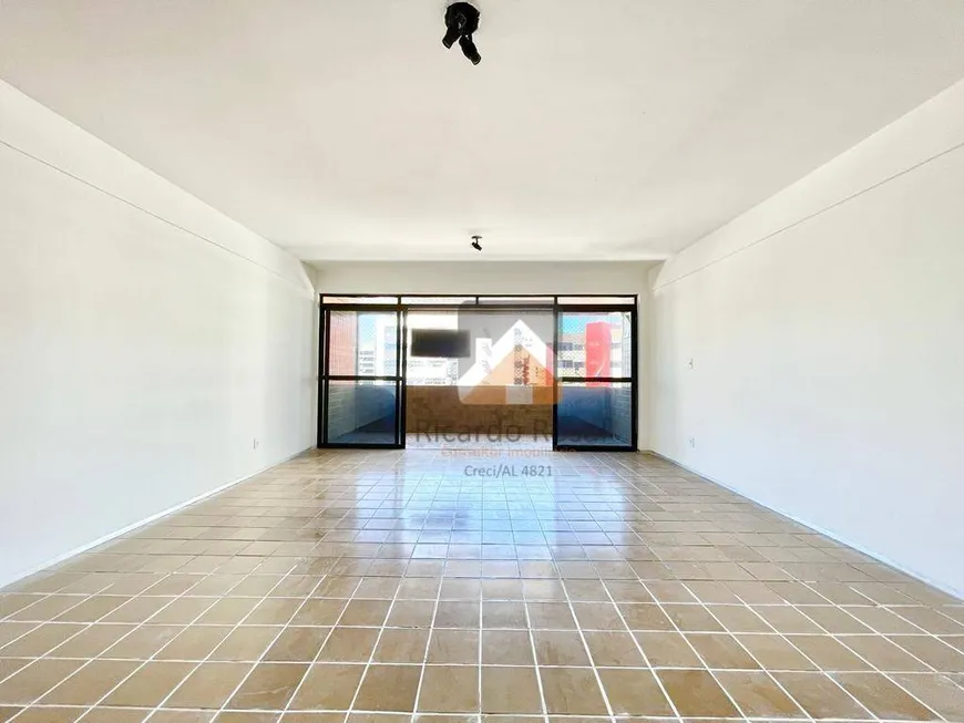 Foto 1 de Apartamento com 3 Quartos à venda, 141m² em Ponta Verde, Maceió