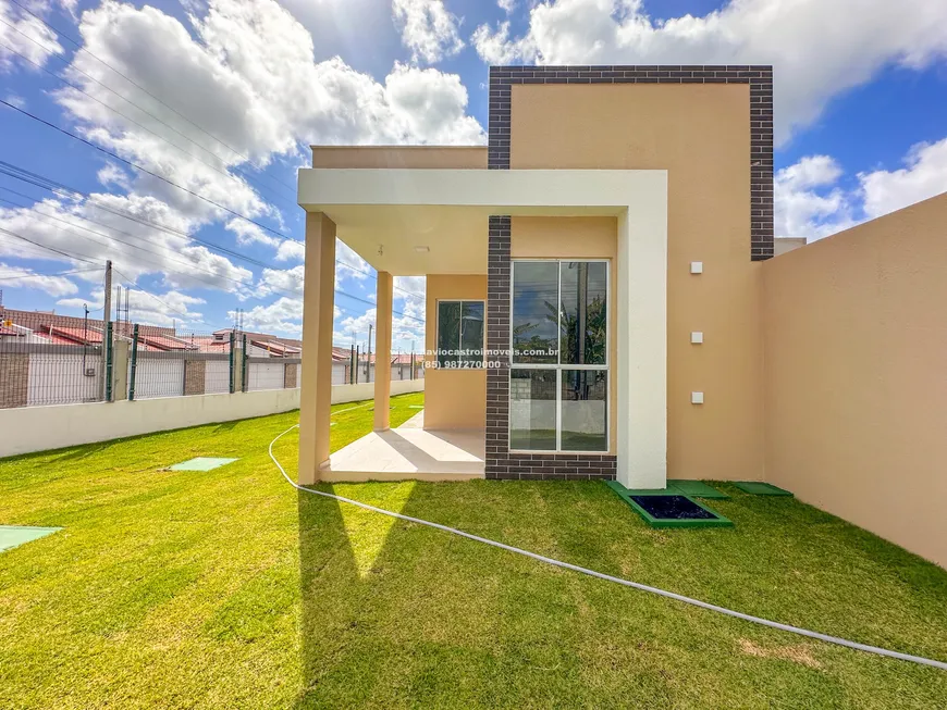 Foto 1 de Casa com 2 Quartos à venda, 66m² em Centro, Eusébio