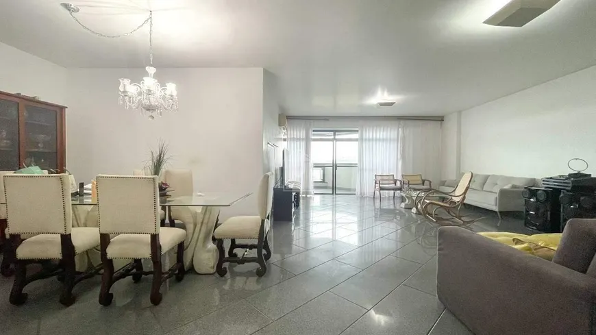 Foto 1 de Apartamento com 4 Quartos à venda, 300m² em Praia do Canto, Vitória