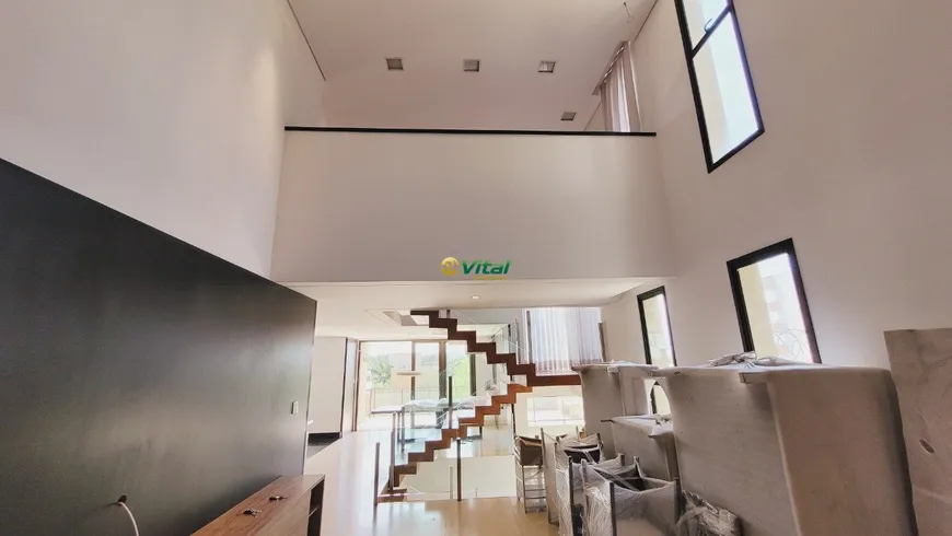 Foto 1 de Casa com 3 Quartos para alugar, 400m² em Cabral, Contagem