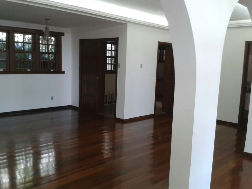 Foto 1 de Casa com 4 Quartos à venda, 470m² em Serra, Belo Horizonte