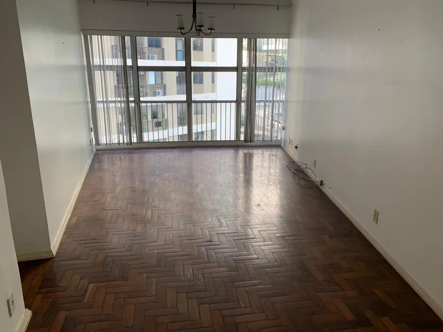 Foto 1 de Apartamento com 3 Quartos à venda, 90m² em Lagoa, Rio de Janeiro