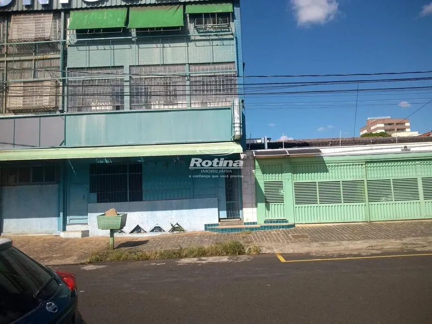 Foto 1 de Galpão/Depósito/Armazém para alugar, 900m² em Santa Mônica, Uberlândia