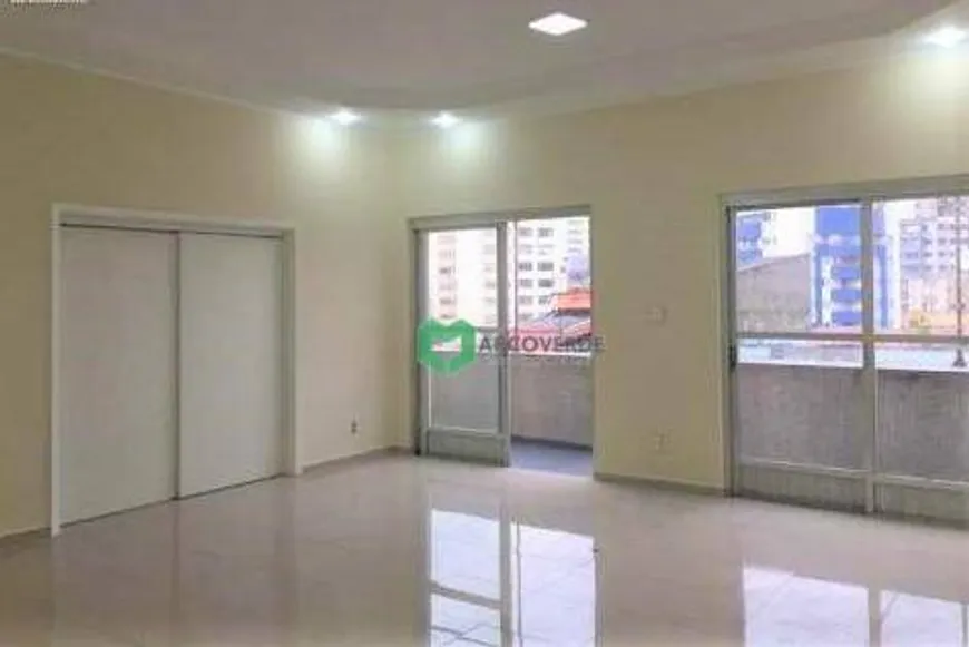 Foto 1 de Apartamento com 3 Quartos para alugar, 230m² em Santa Cecília, São Paulo