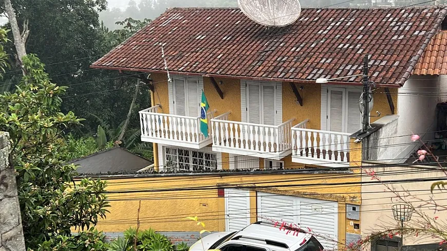 Foto 1 de Casa com 5 Quartos à venda, 213m² em Iúcas, Teresópolis