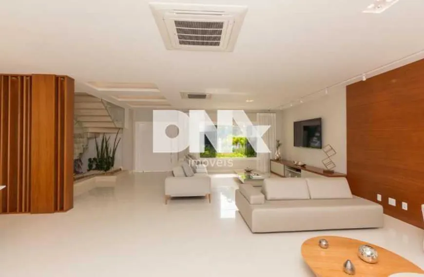 Foto 1 de Casa de Condomínio com 4 Quartos à venda, 900m² em Barra da Tijuca, Rio de Janeiro