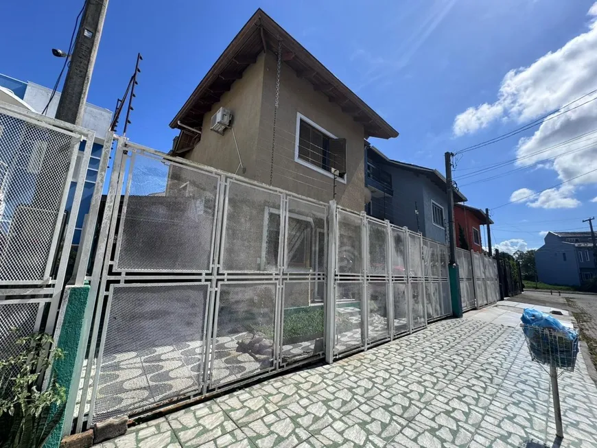 Foto 1 de Sobrado com 3 Quartos à venda, 202m² em Hípica, Porto Alegre