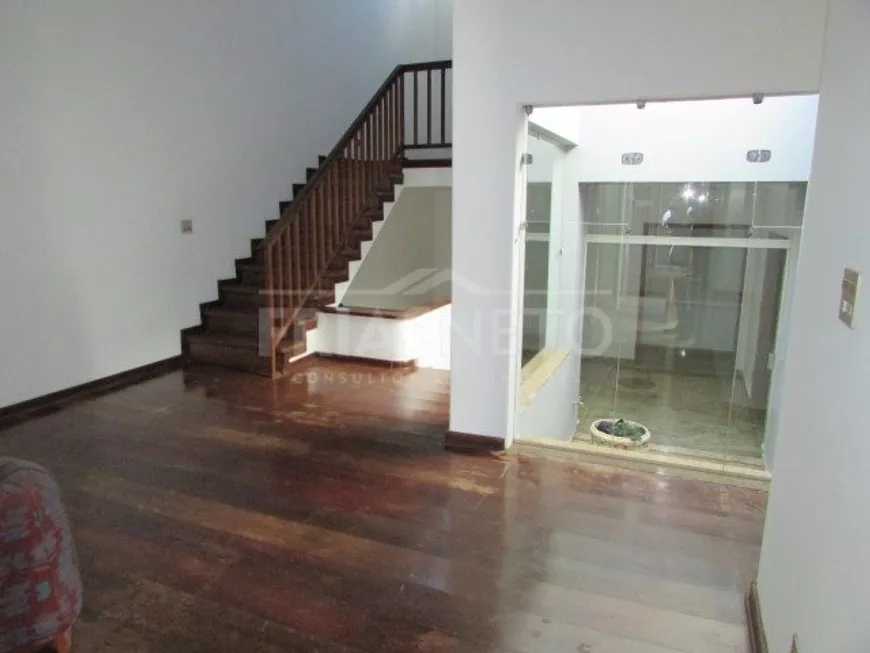Foto 1 de Casa com 3 Quartos para alugar, 234m² em Vila Monteiro, Piracicaba