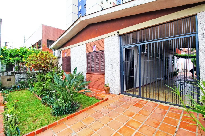 Foto 1 de Casa com 3 Quartos à venda, 119m² em Jardim Itú Sabará, Porto Alegre