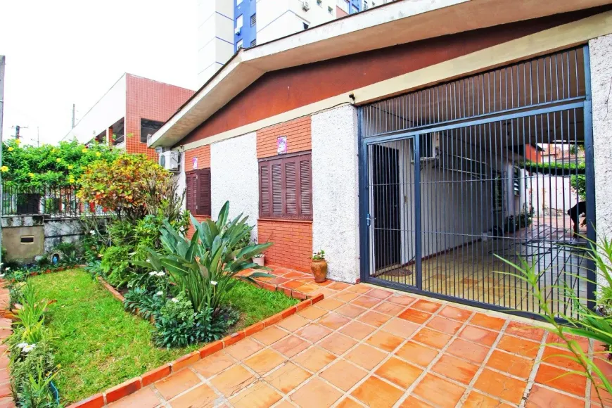 Foto 1 de Casa com 3 Quartos à venda, 121m² em Jardim Itú Sabará, Porto Alegre