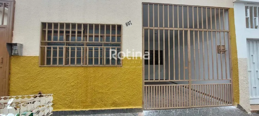 Foto 1 de Casa com 2 Quartos para alugar, 90m² em Centro, Uberlândia