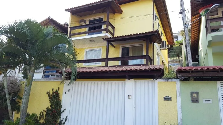 Foto 1 de Casa com 4 Quartos à venda, 450m² em Itaipu, Niterói