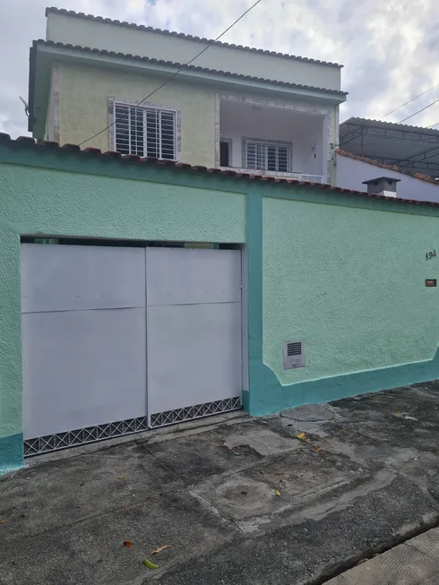 Foto 1 de Casa com 4 Quartos à venda, 228m² em Realengo, Rio de Janeiro