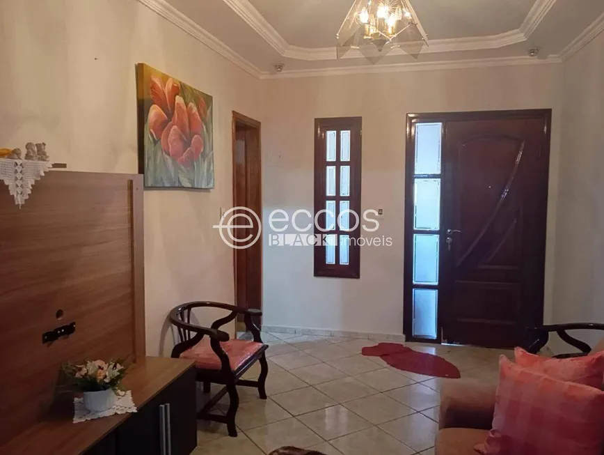 Foto 1 de Casa com 3 Quartos à venda, 140m² em Ouro Verde, Araguari