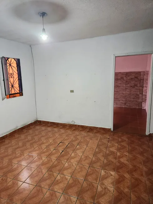 Foto 1 de Casa com 1 Quarto para alugar, 40m² em Parque das Américas, Mauá