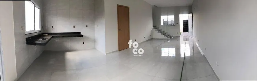 Foto 1 de Sobrado com 3 Quartos à venda, 98m² em Laranjeiras, Uberlândia