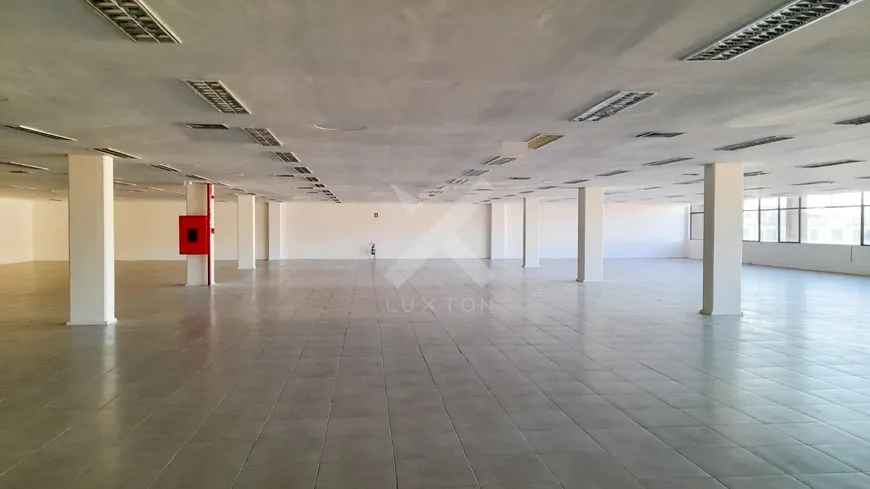 Foto 1 de Sala Comercial para alugar, 958m² em Navegantes, Porto Alegre