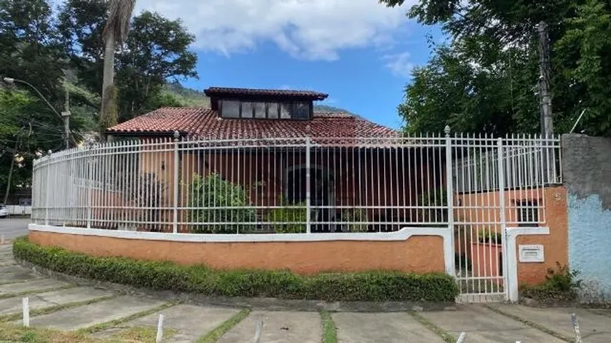 Foto 1 de Sobrado com 3 Quartos à venda, 136m² em Charitas, Niterói