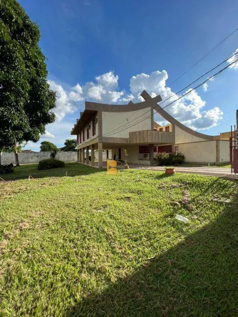 Foto 1 de Casa com 5 Quartos para venda ou aluguel, 611m² em Jardim Califórnia, Cuiabá
