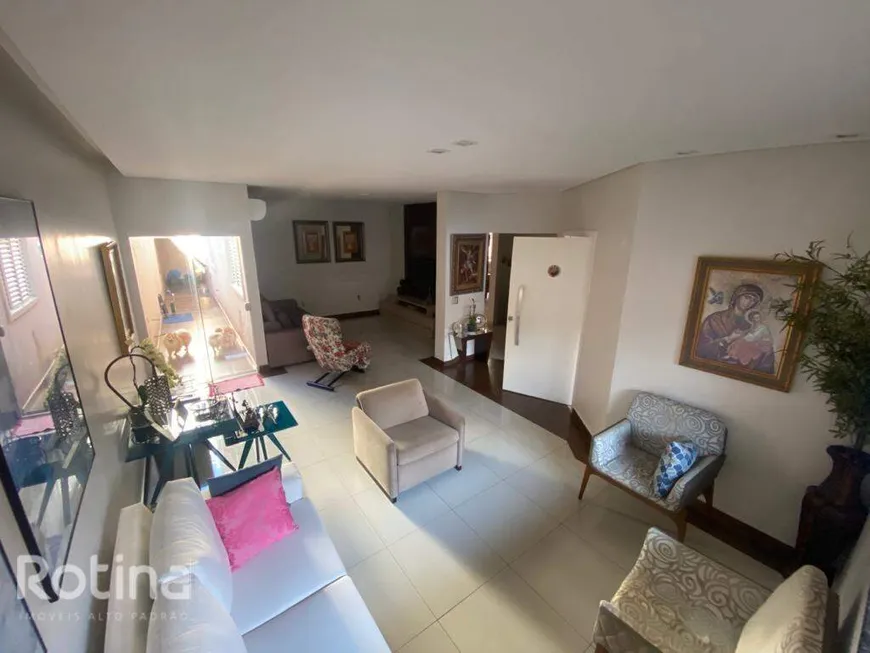 Foto 1 de Casa com 4 Quartos à venda, 438m² em Tubalina, Uberlândia